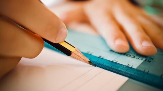 Consultas de Prova - Geometria Descritiva A e Desenho…